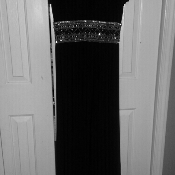 Black dress/gown - Picture 1 of 3