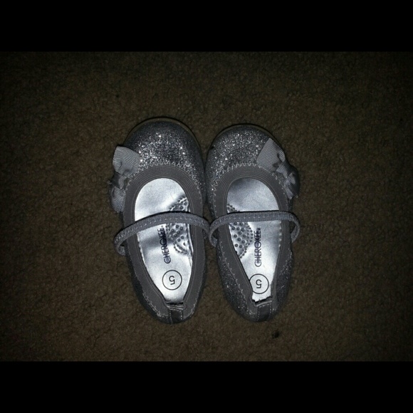 Adorable baby doll shoes - Picture 1 of 3