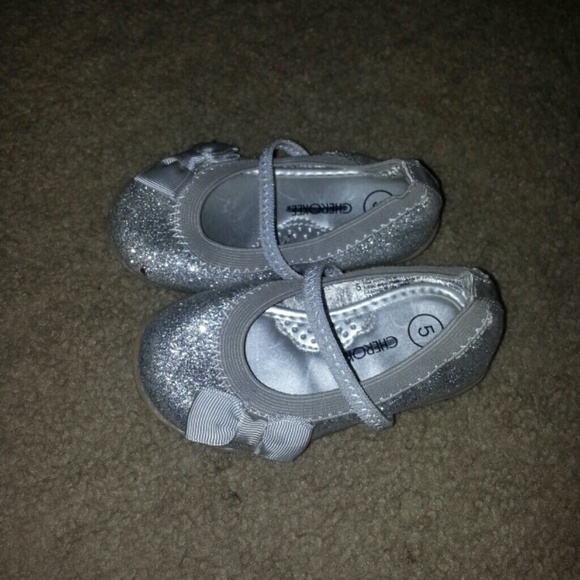 Adorable baby doll shoes - Picture 2 of 3