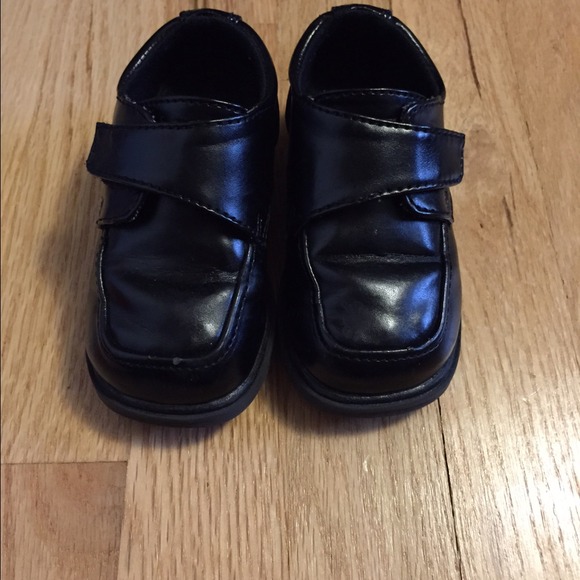 Shoes. - Picture 3 of 4