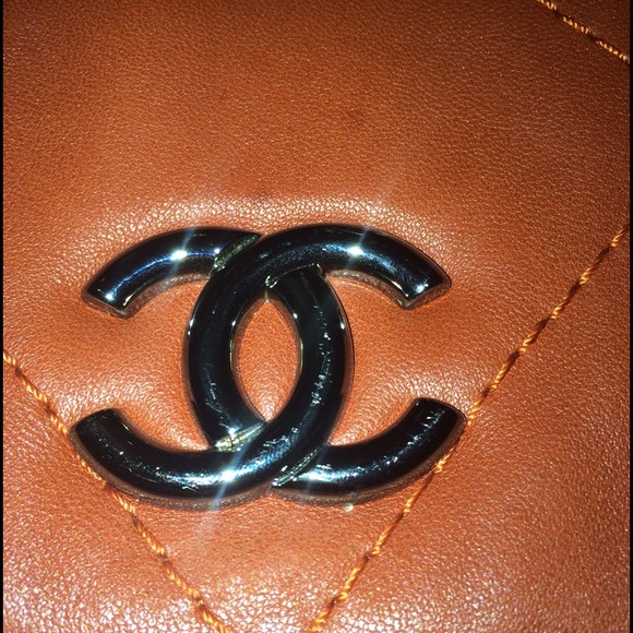 More pictures of Chanel ๐ - Picture 4 of 4