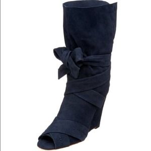 NWOB Boutique 9 wedge bootie