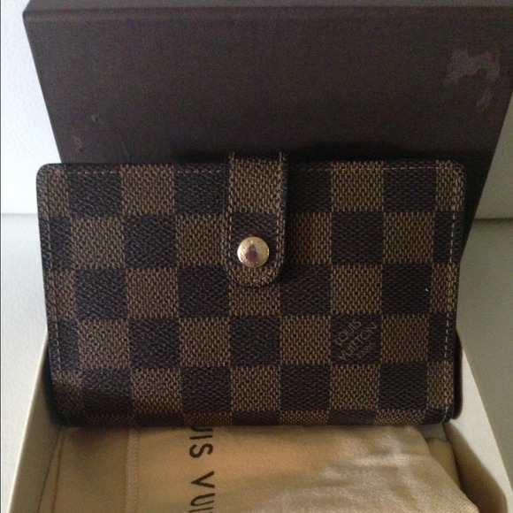 (SOLD)Authentic Louis Vuitton damier French wallet