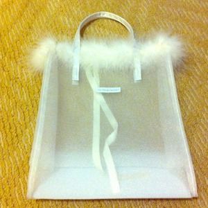 💛 White mesh and feather gift bag