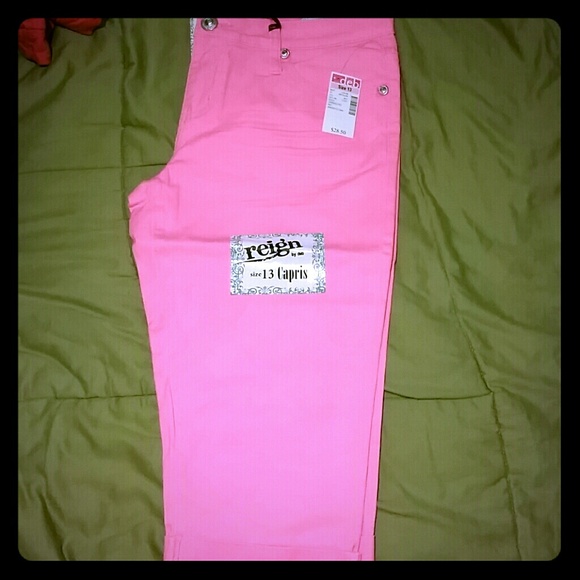 🔴SOLD🔴Hot Pink Capris