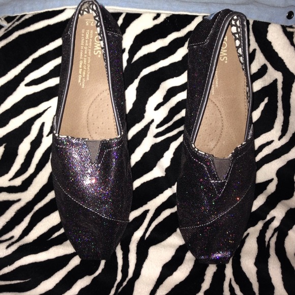 ✨✨ Glittery Toms ✨✨