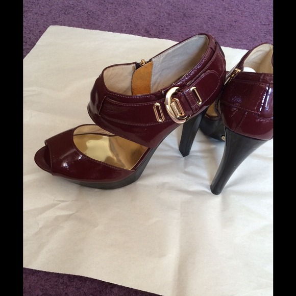 Micheal Kors patent leather pump - Picture 3 of 4
