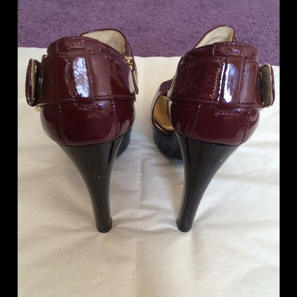 Micheal Kors patent leather pump - Picture 4 of 4