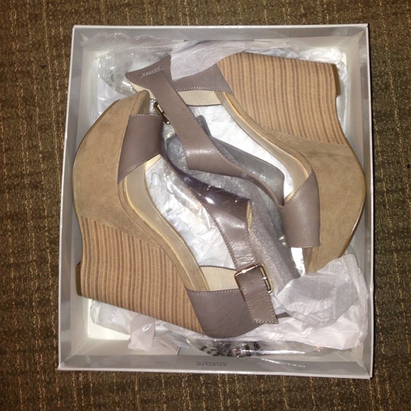Jessica Simpson wedges- NEW