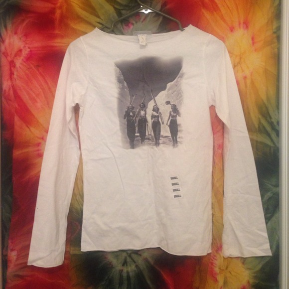 Cute white long sleeve skiing shirt