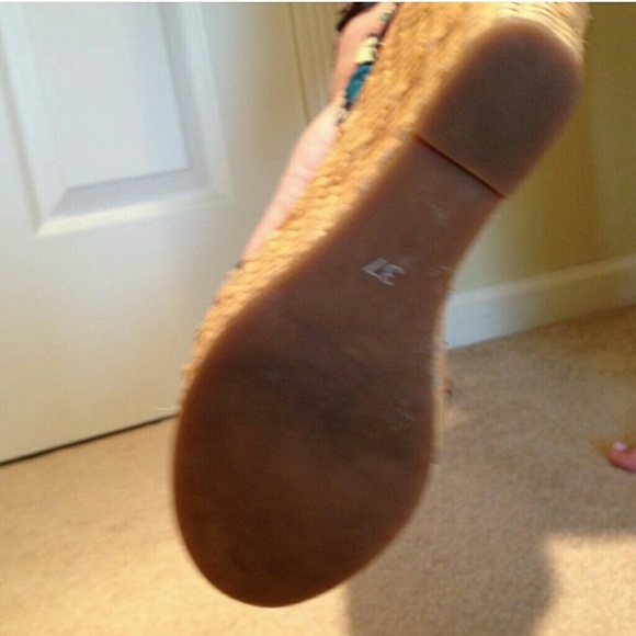 MARC JACOBS FLORAL WEDGES - Picture 3 of 3