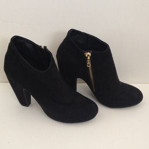 Black suede Mossimo booties