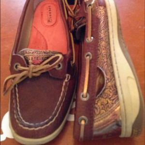 Sperry top-siders. In Angelfish tan/damask.