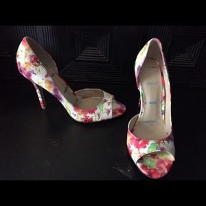 Gorgeous, size 8, never before worn Elle heels