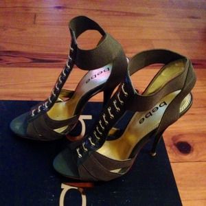 Bebe size 5 army green high heel shoes