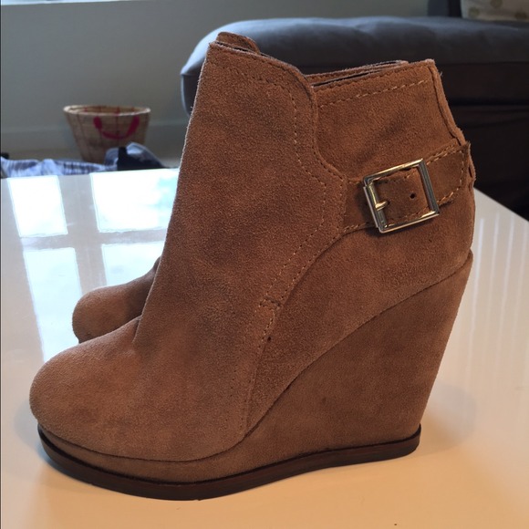 ❌SOLD❌ Dolce Vita Suede Taupe Wedge Booties Size 7