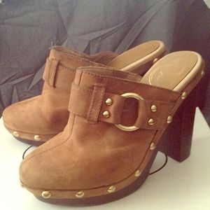 Jessica Simpson clogs.