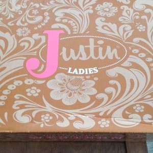 New never worn w tags ladies justin cowgirl boots