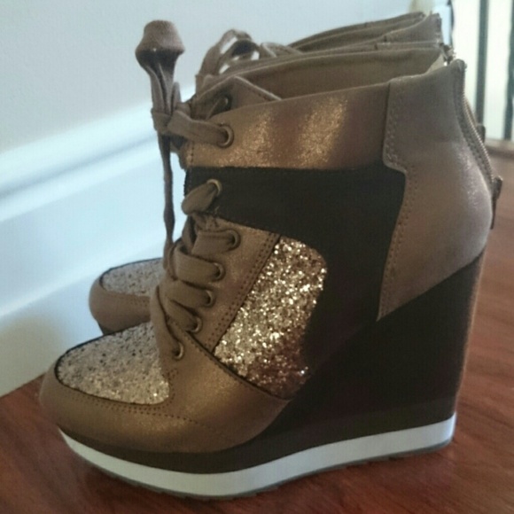 Wedged brown high heel