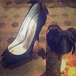 REDUCED Perfect evening pump! Sz: 7