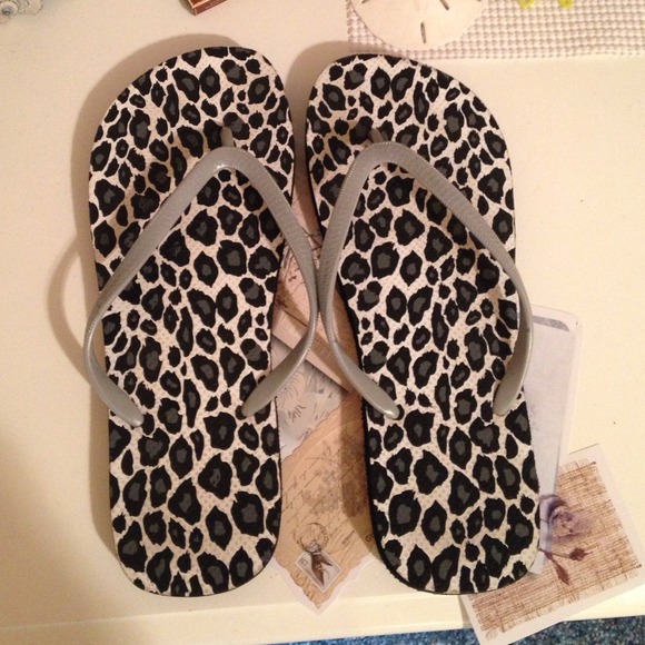 7️⃣ SALE: Women's Animal Print Flip Flops