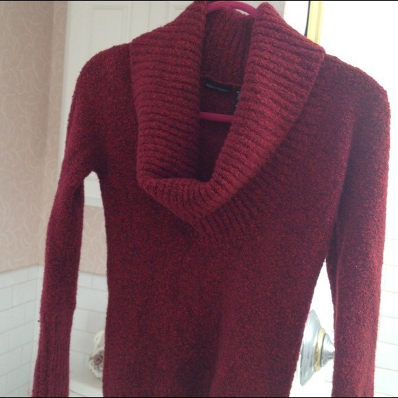 Crowl neck sweater bundle