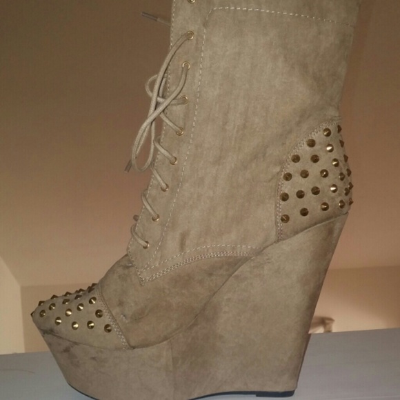 Wedge Boot - Picture 2 of 3