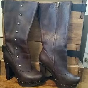NWOT..Leather Ugg chocolate brown boots..size 9