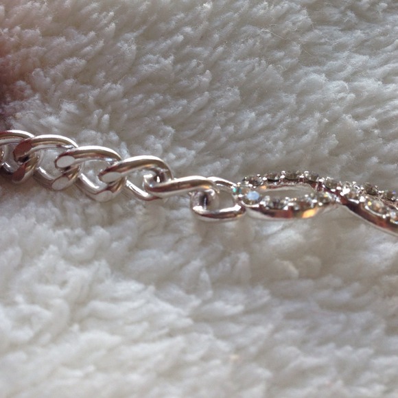 Silver Chain Rhinestone Infinity Bracelet - Picture 2 of 3