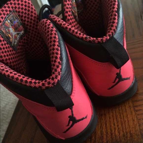 Fusion Red 10s - Picture 2 of 3