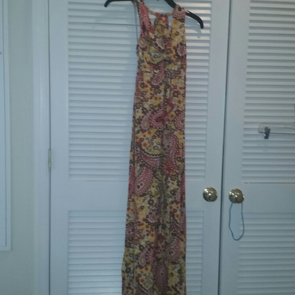 A colorful  patterend dress with flowers - Picture 1 of 3