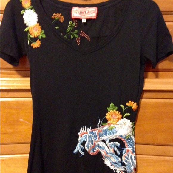 JWLA XS Embroidered Black V Neck Tee - Picture 1 of 4
