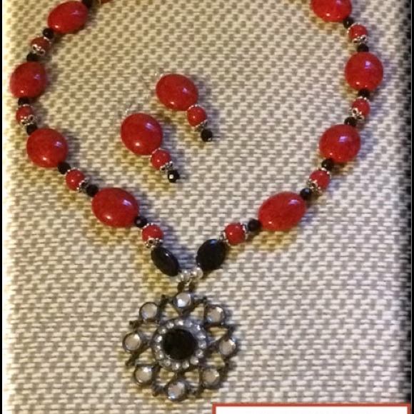 Handmade bead jewelry necklace and earring set - Picture 2 of 3