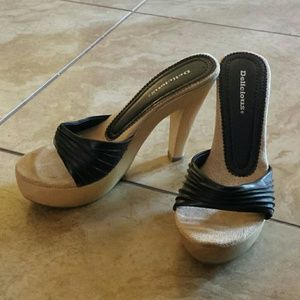 Delicious Nude/Leather Heels