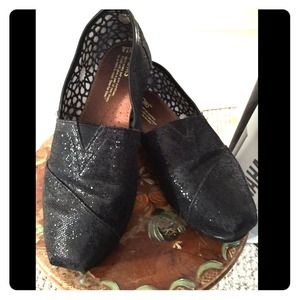 Sparkly black toms