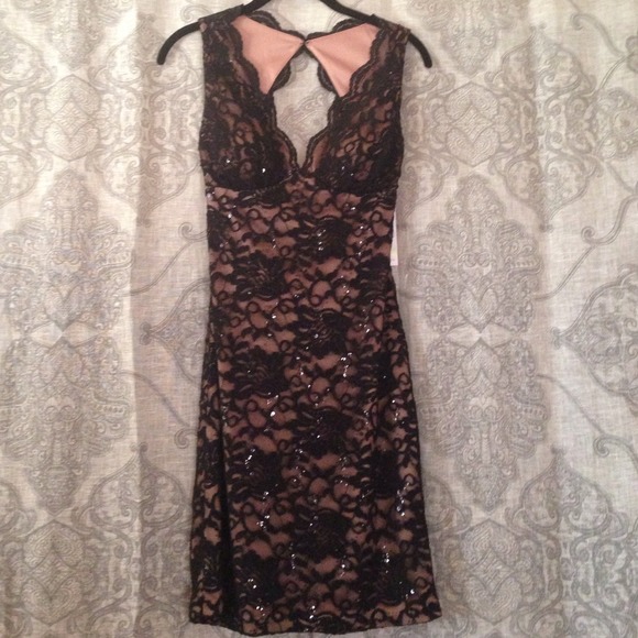 Short lace dress. Size 3/4