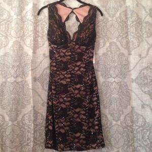 Short lace dress. Size 3/4