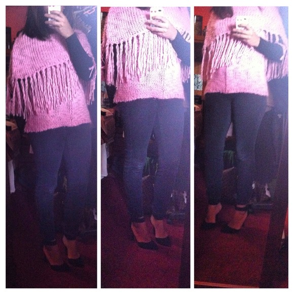 Fringe Poncho sweater. Pink size L.