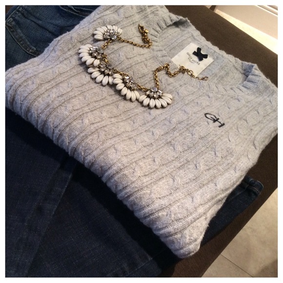 Gilly Hicks Sweaters - 🎉Sale Till 11/7🎉Gilly Hicks Sweater