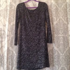 Short dress long sleeve with scoop back