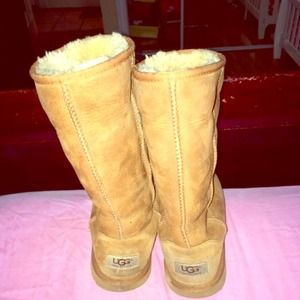 Uggs size 4 the back of the boots