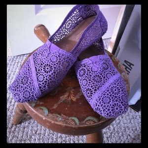 Crochet purple toms