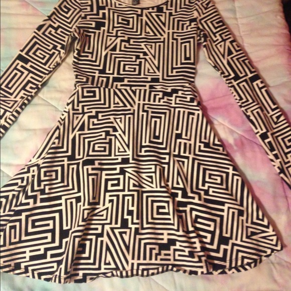 Black and white patterned dress