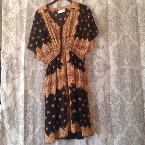 Short bohemian style dress. New without tags
