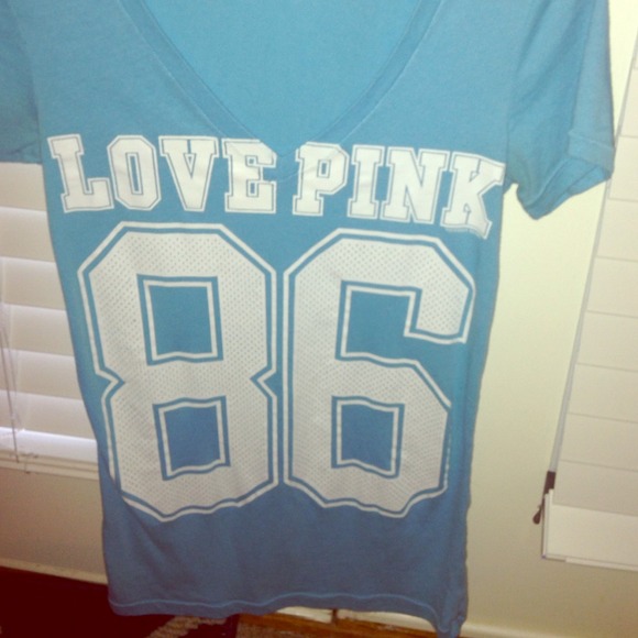 VS pink v-neck tee