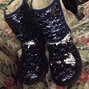Size 6 blue sequence uggs