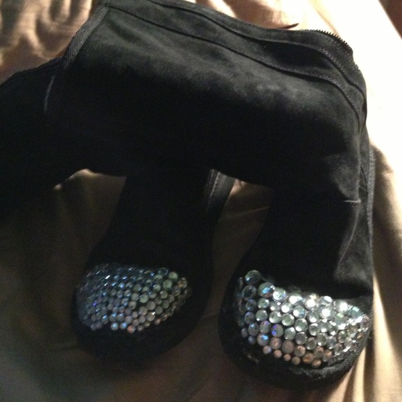 Uggs size 8 boots black