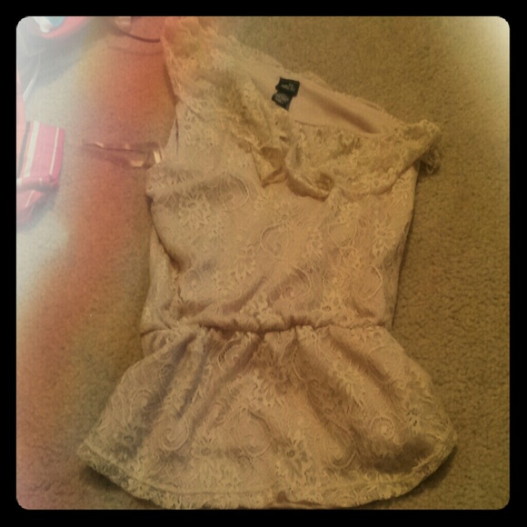 One side ruffle shirt