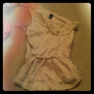 One side ruffle shirt