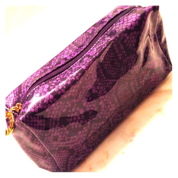 Estée Lauder makeup bag